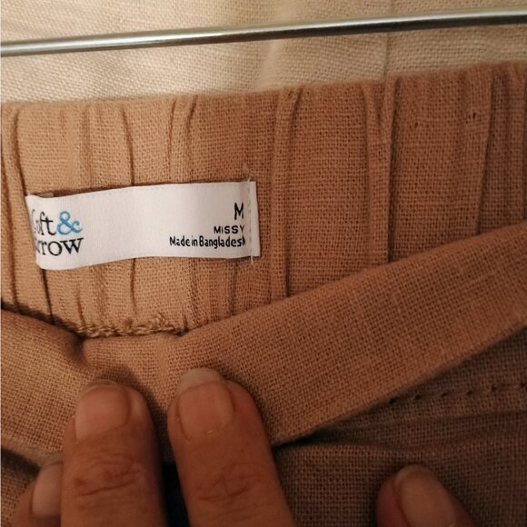 Womens Croft and Barrow Shorts, Tan, Sz M, 16.5", Hi Rise, NWOT - Picture 4 of 4
